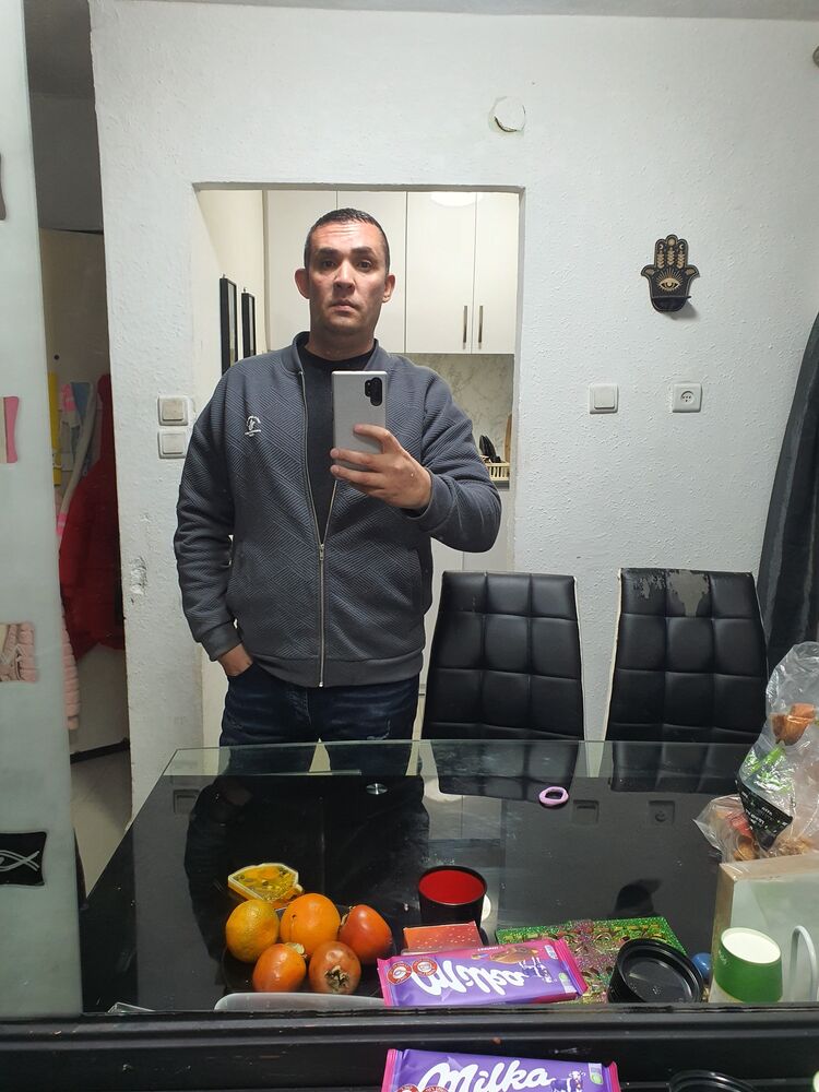  49768776  , 42 ,    