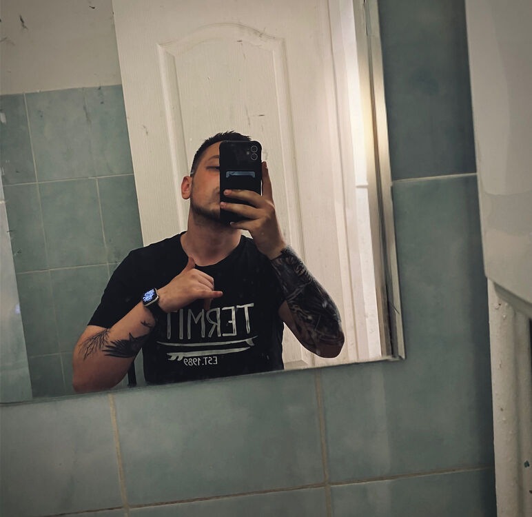  44178316  , 24 ,    