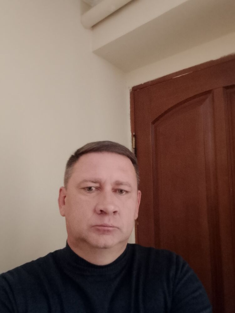  52125896  Valery, 53 ,    