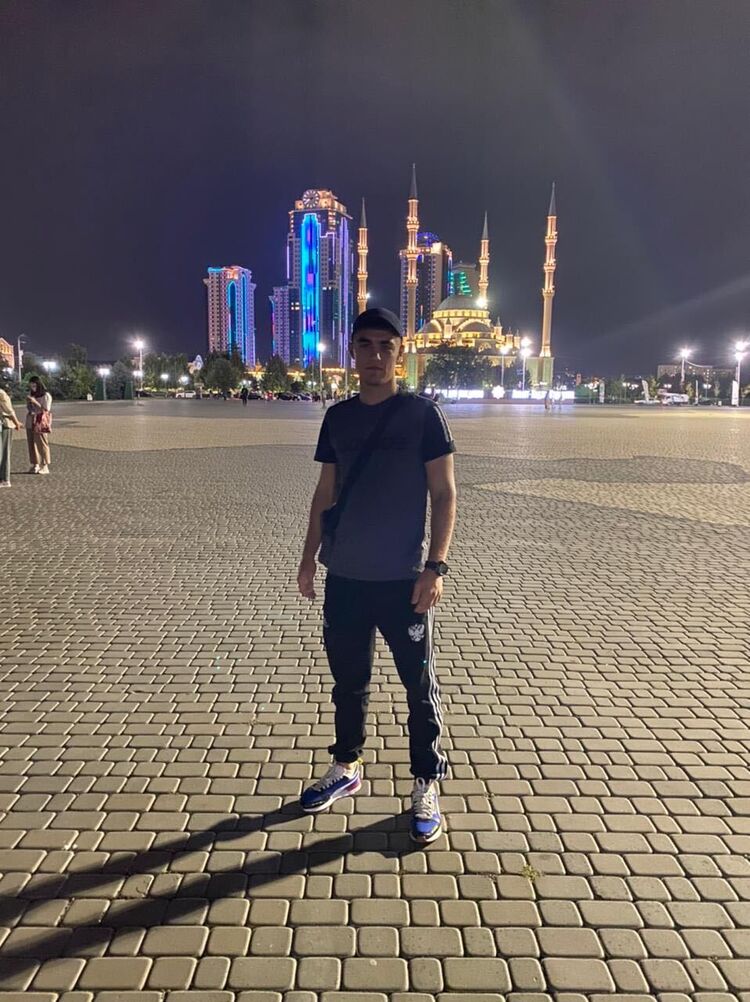  ,   Azik, 28 ,   ,   , c , 