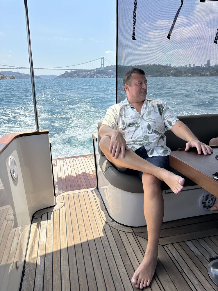  ,   Hakan, 43 ,   ,   