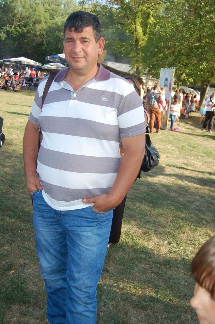  22257916  Vlad, 51 ,    