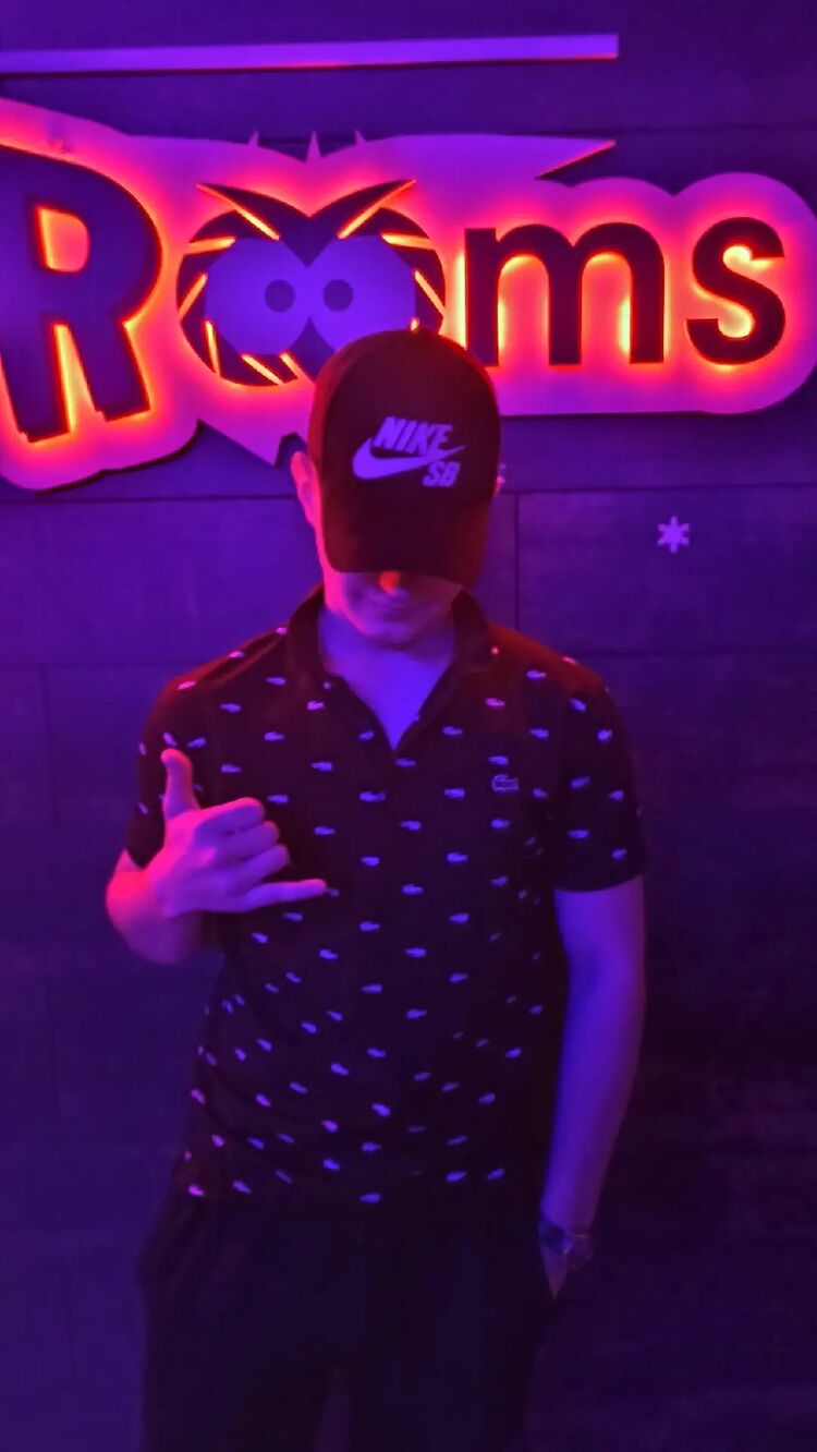  ,   Artyom, 21 ,   ,   , c , 