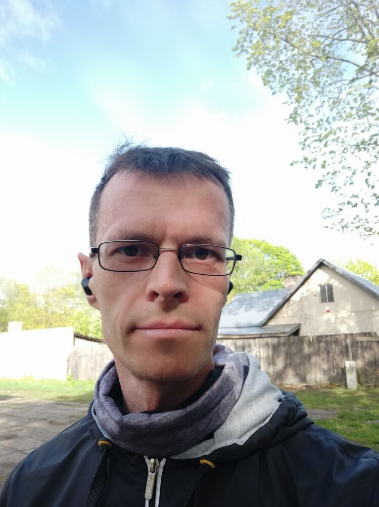  19925366  Andrej, 45 ,    