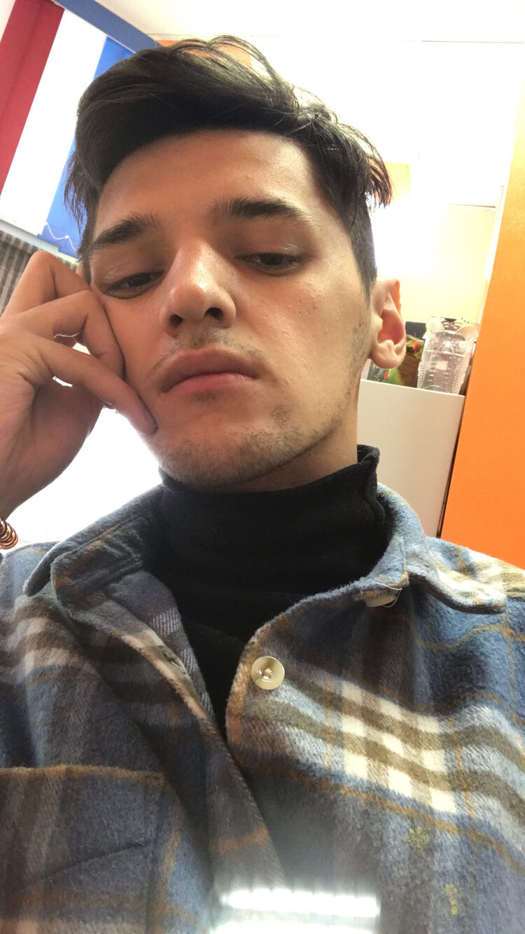  22696926  Mikhail, 26 ,    