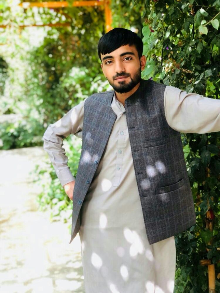 43066146  Ahmad javid, 23 ,    