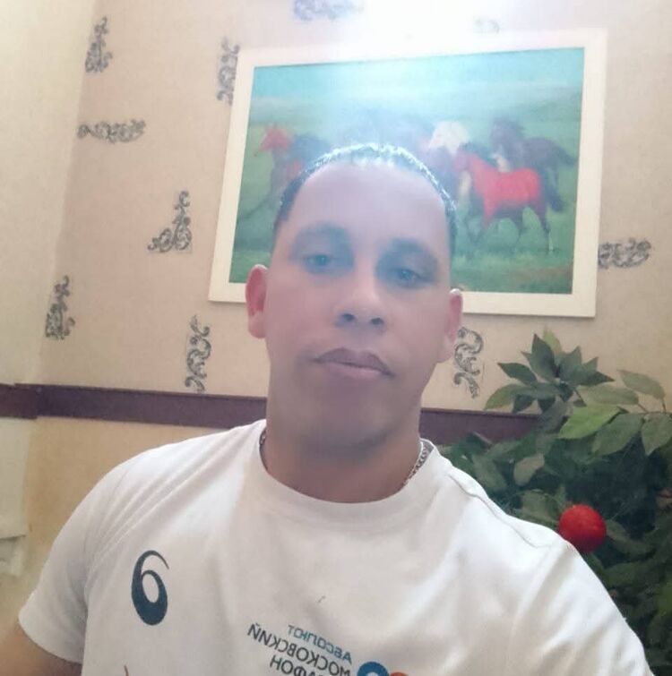  52467936  Yasel, 39 ,    