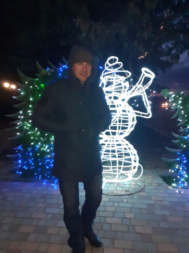  24887736  Andriy, 37 ,    