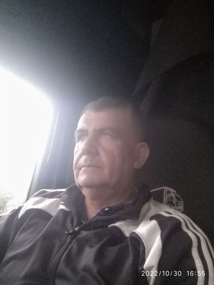  31938206  George, 52 ,    