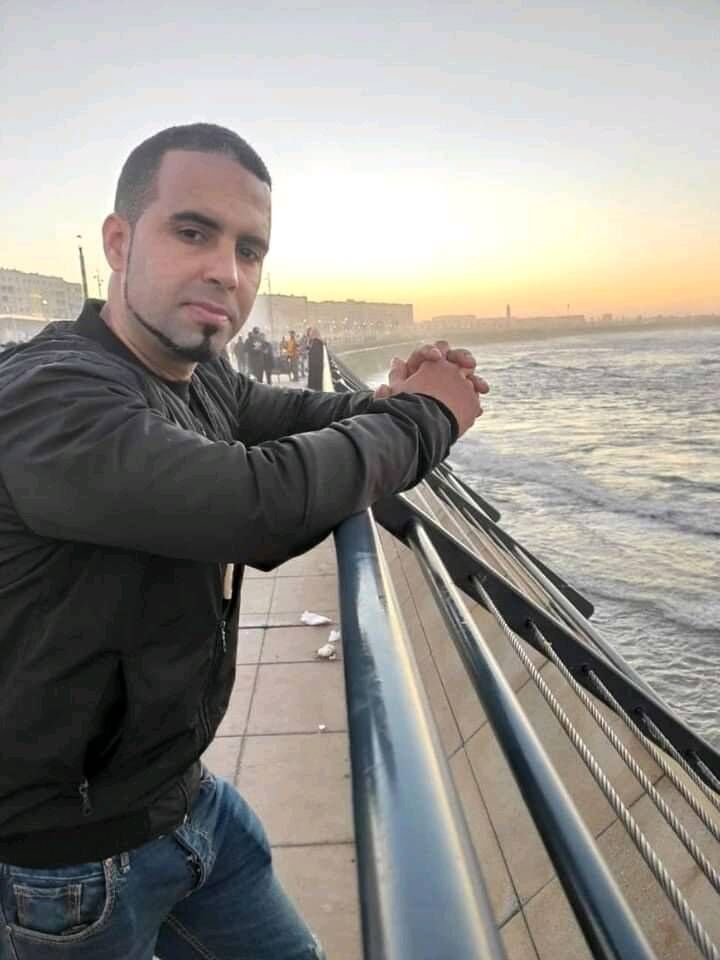  54691636  Tarik, 40 ,    