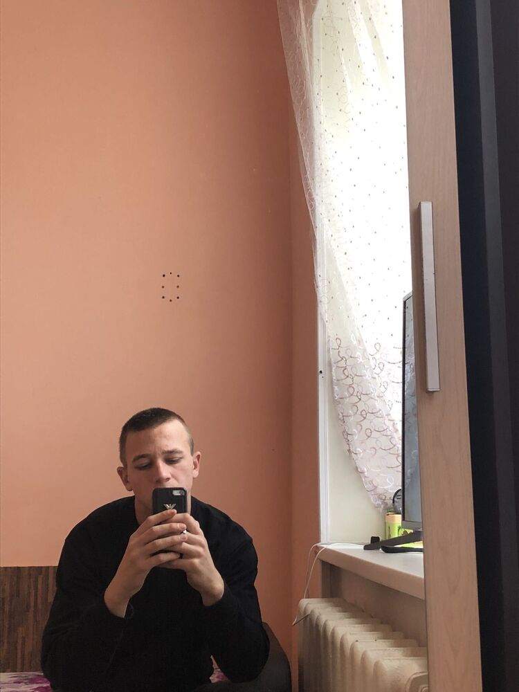  31816826  Mikhail, 23 ,    Karlshamn