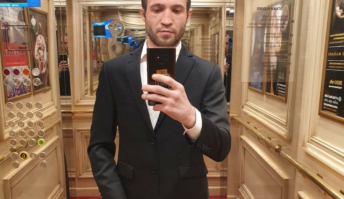  19279356  KARABANOV, 37 ,    