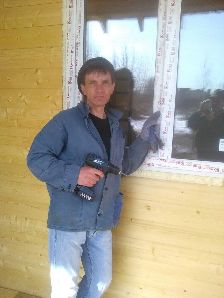  38914256  Igor, 52 ,    