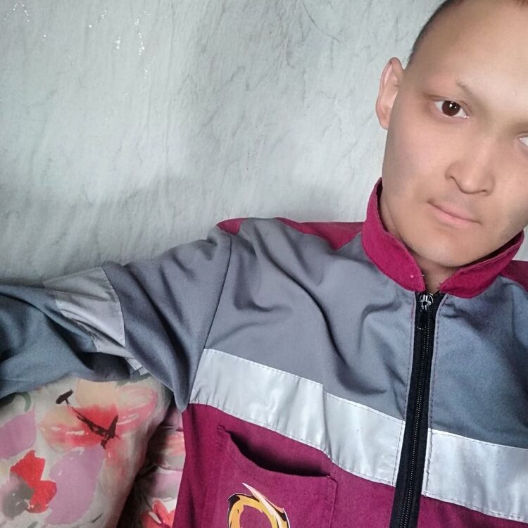  45266846  Erik, 25 ,    