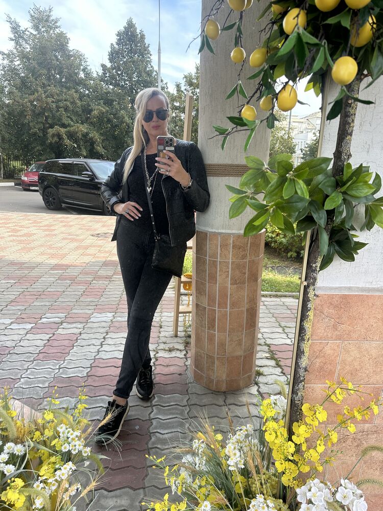  54737496  Ines, 48 ,    