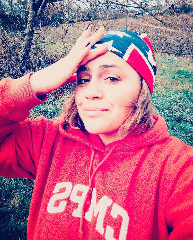  ,   Mila, 46 ,   c 