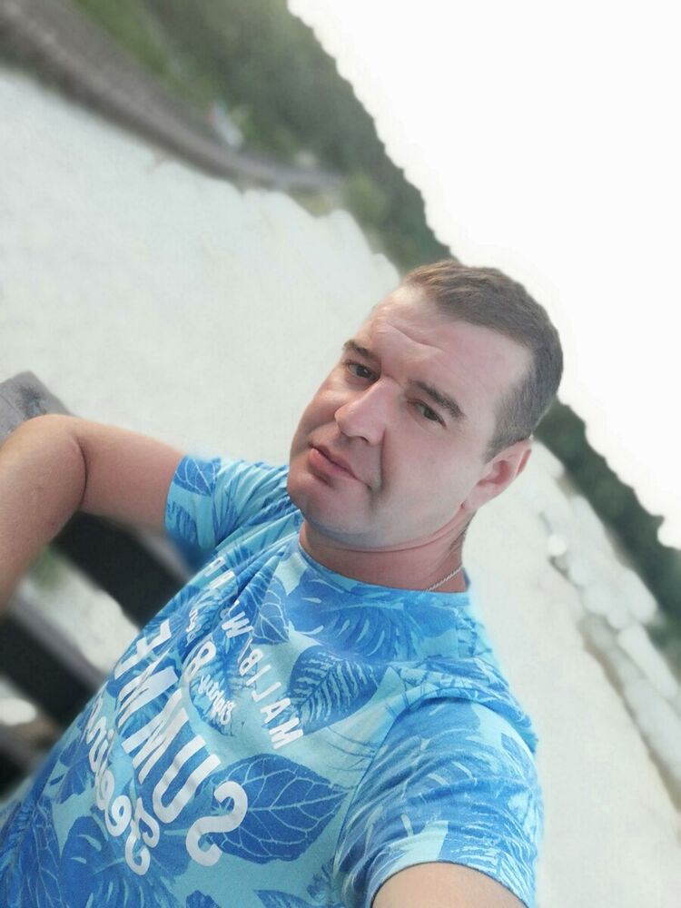  20613536  Artur, 38 ,    