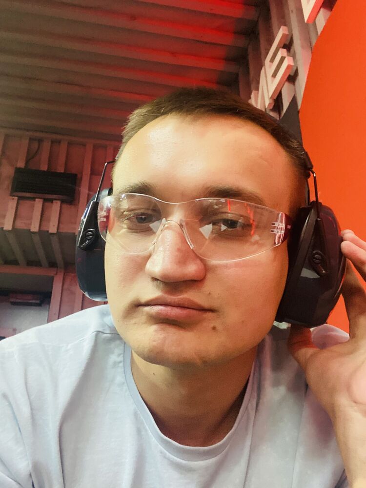  38509896  Ivan, 27 ,    
