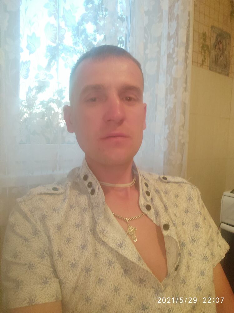  23128356  Ivan, 39 ,    
