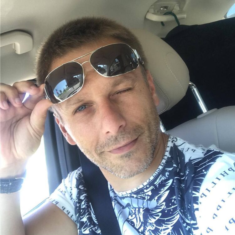  ,   Artem, 40 ,   ,   , c 