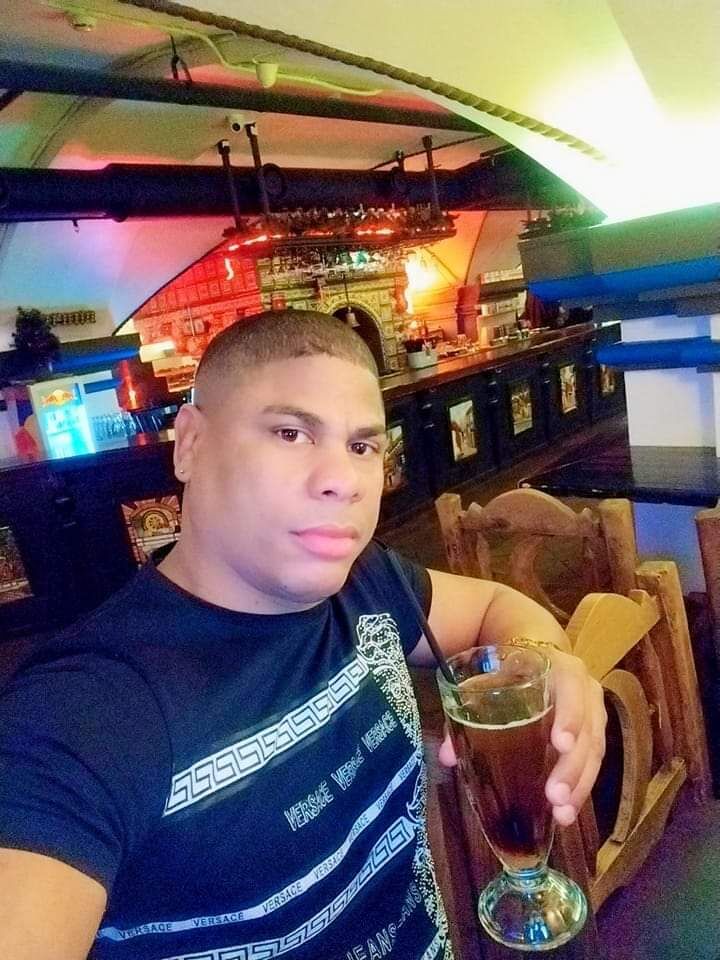  36613986  Reinier, 41 ,    