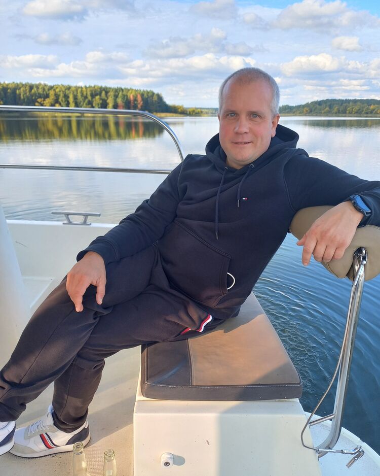  29773906  Igor, 44 ,    