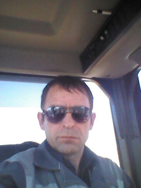  8423696  Grigorij, 52 ,    