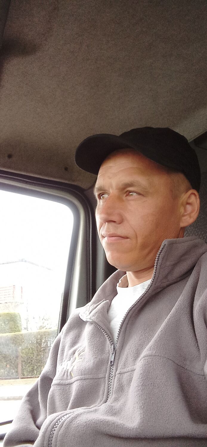  ,   Konstantin, 37 ,   ,   