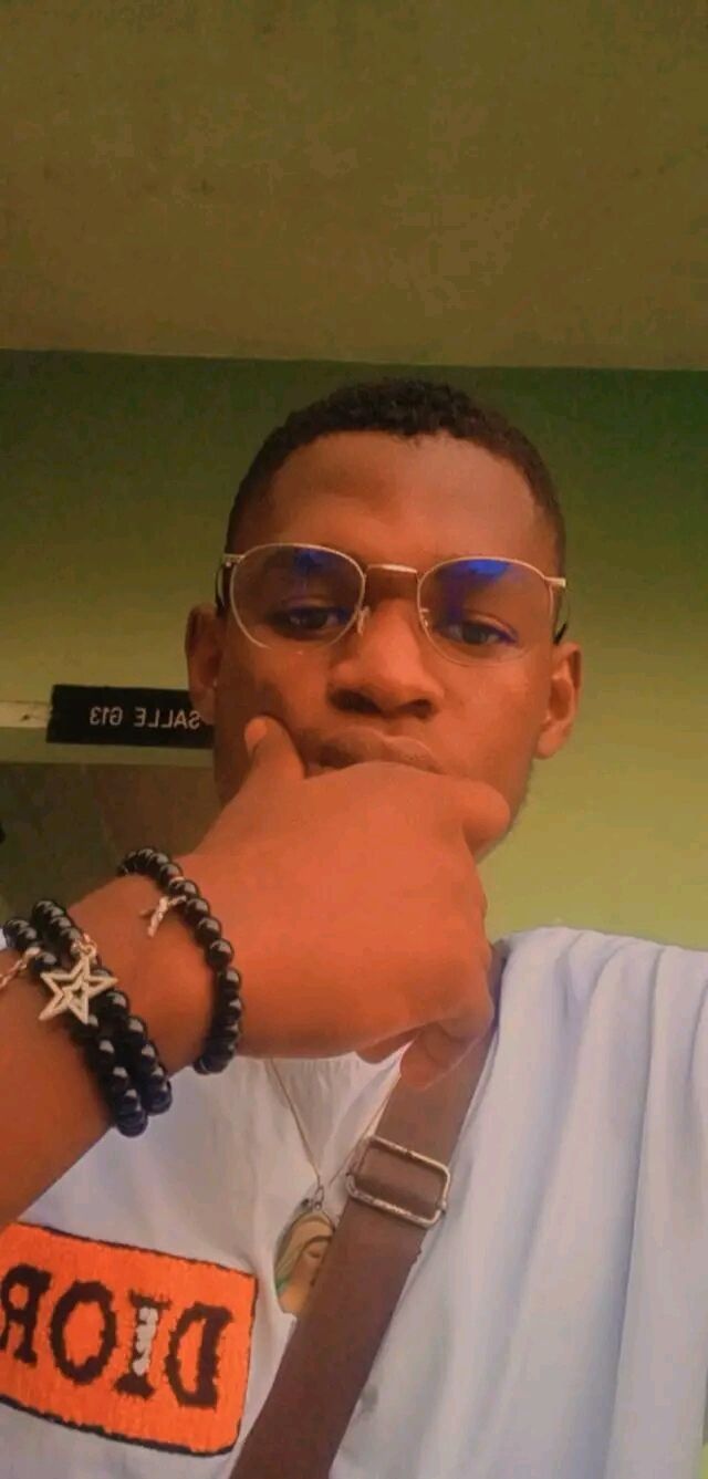  52525496  Thierry, 28 ,    