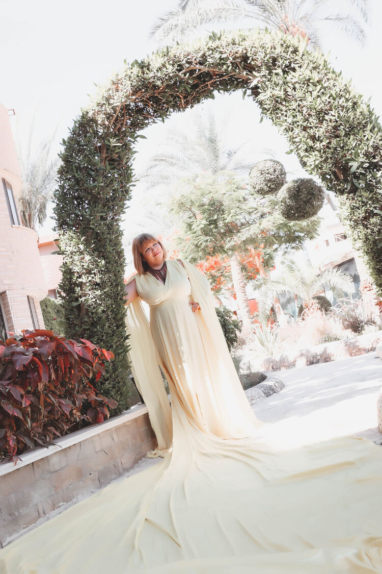  51504806  Linara, 38 ,    