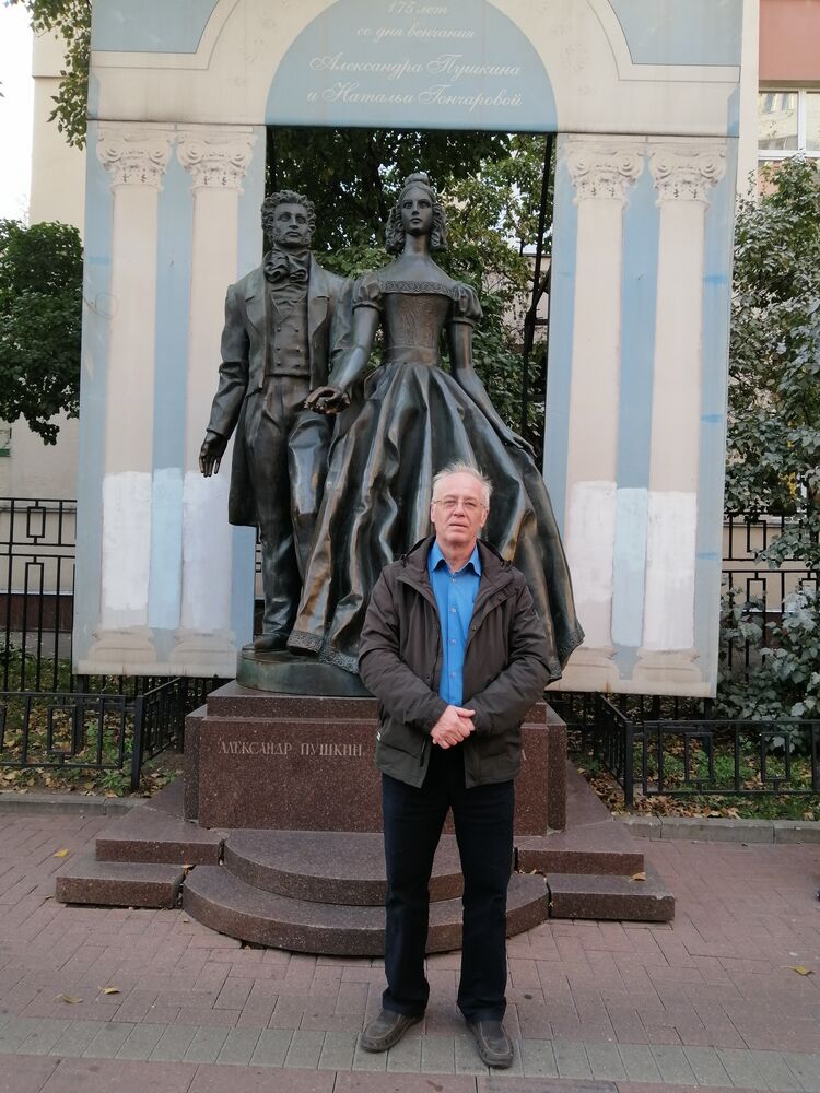  52803926  Igor, 61 ,    