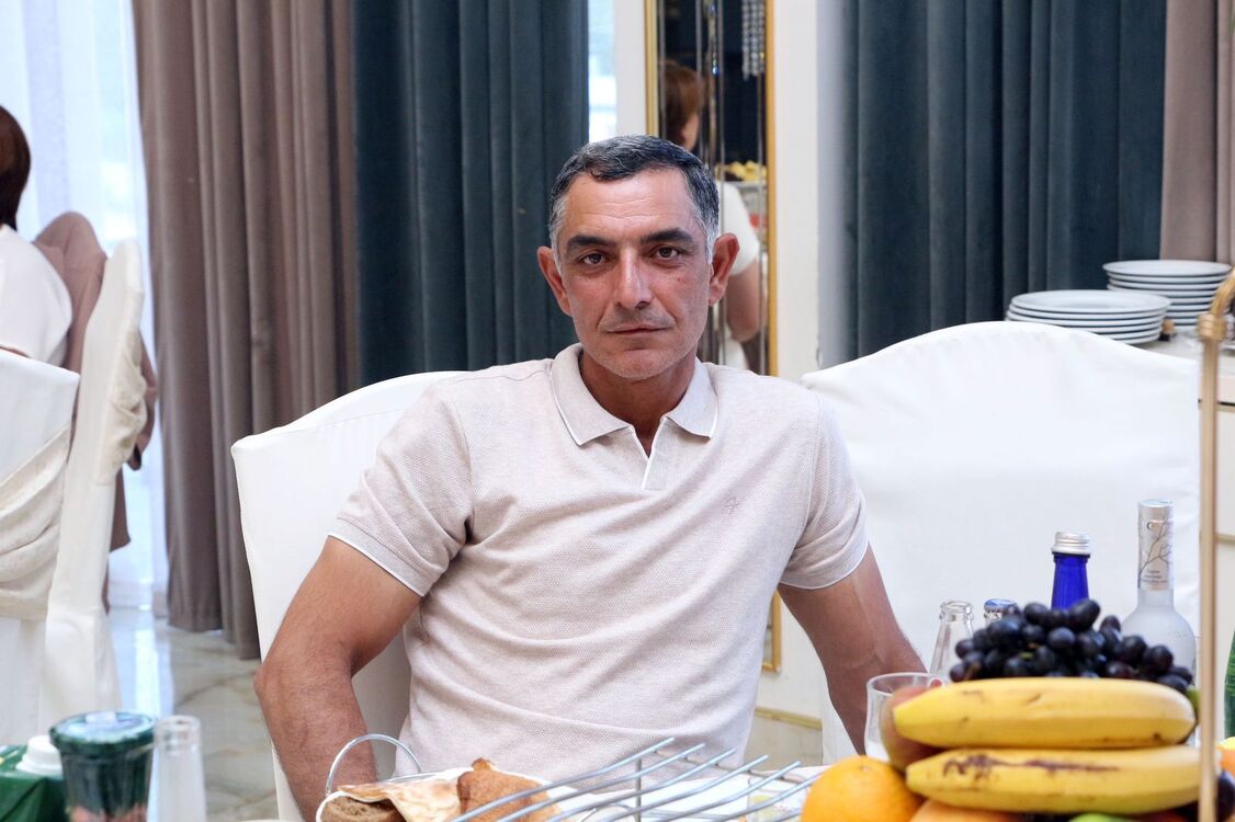  51718906  Karen, 49 ,    