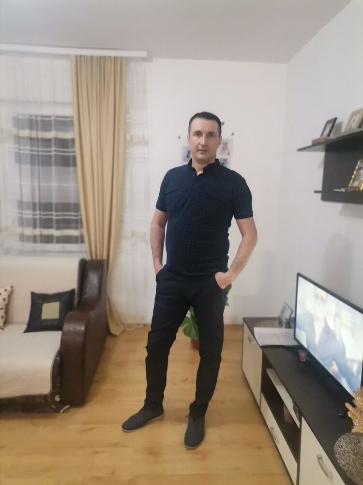  41666646  Dejan, 46 ,     