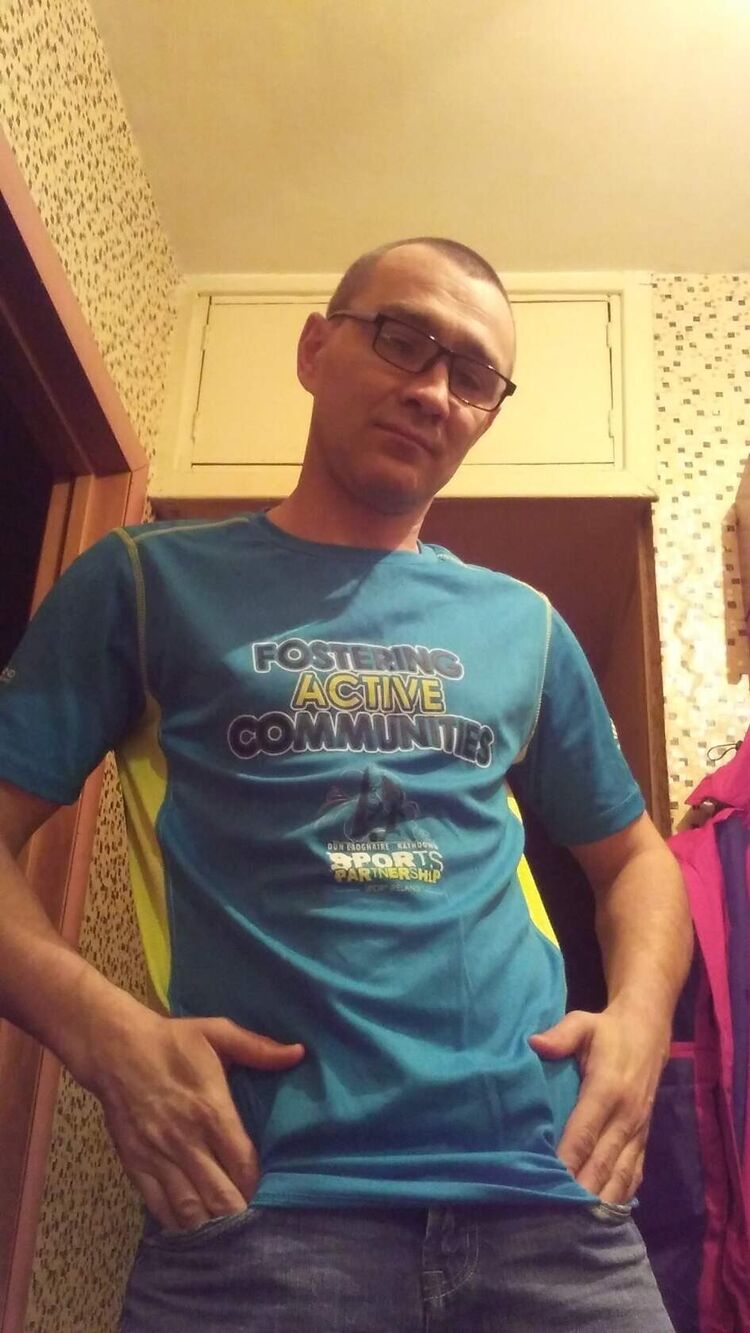  44180306  Lirik, 42 ,    