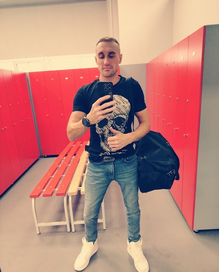  48282946  , 37 ,    
