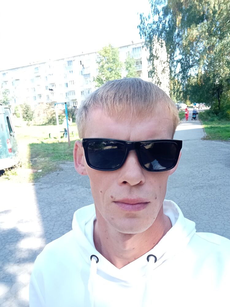  37943416  Albert, 37 ,    