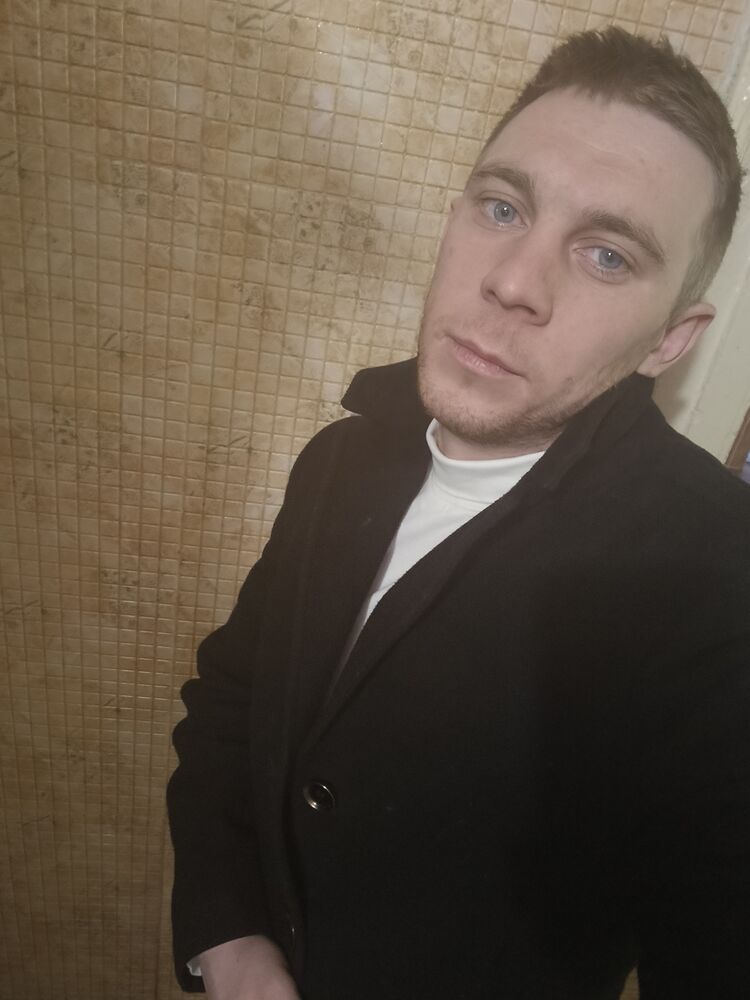  49417396  Anton, 26 ,     
