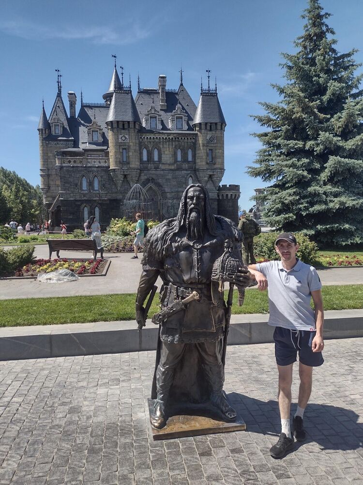  37304046  Denis, 39 ,    