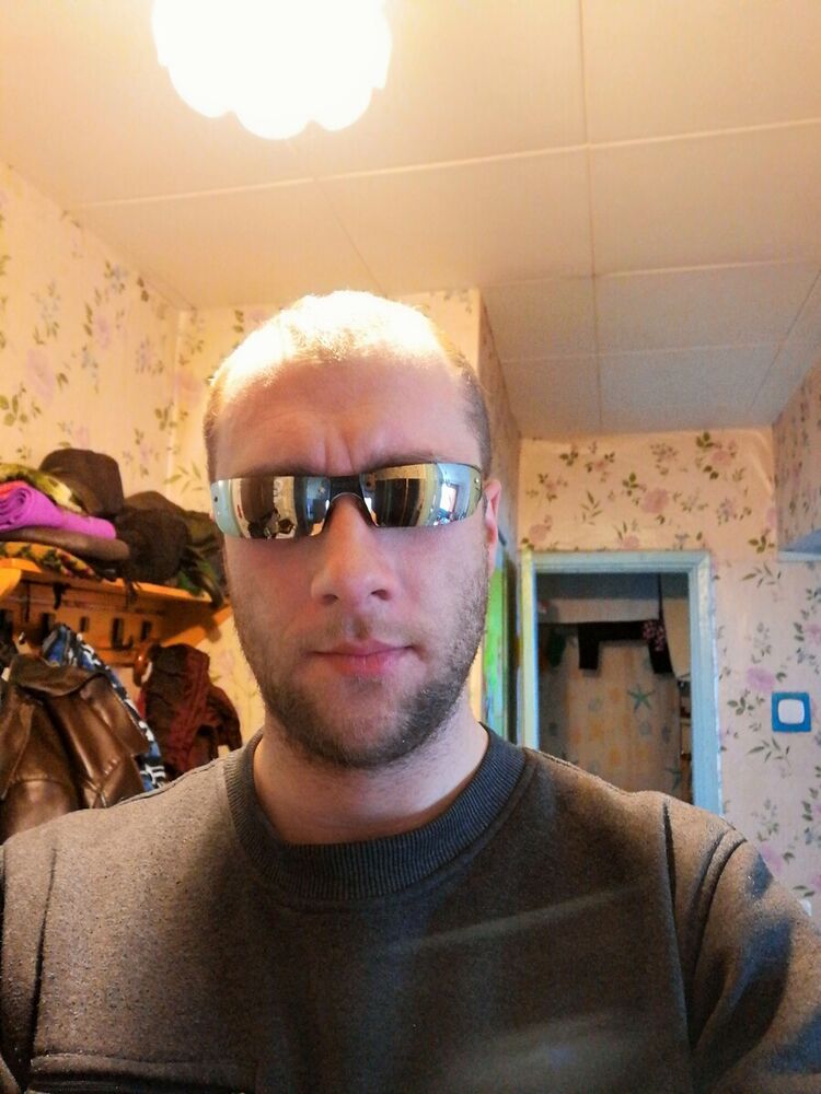  ,   Vitalik, 37 ,  