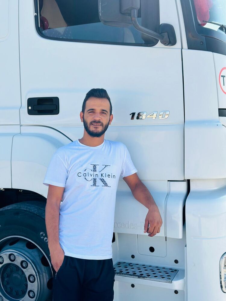  45893216  Emre, 28 ,    