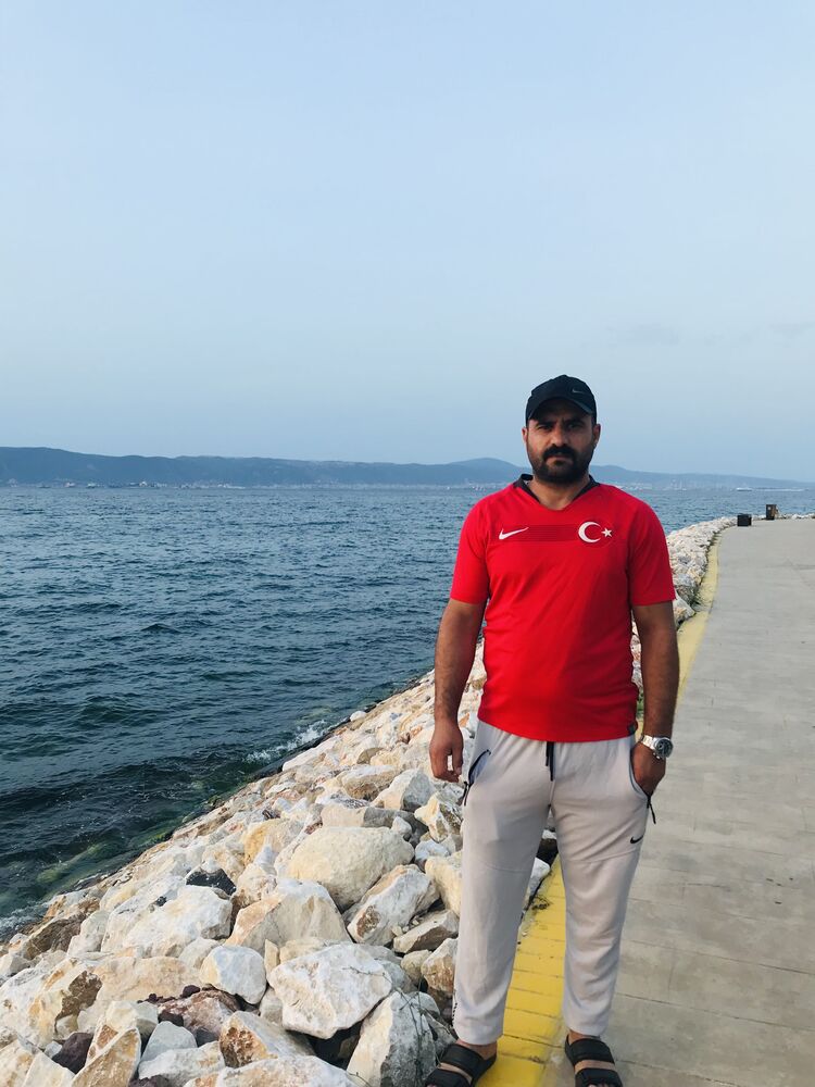  44412066  Turko, 37 ,    