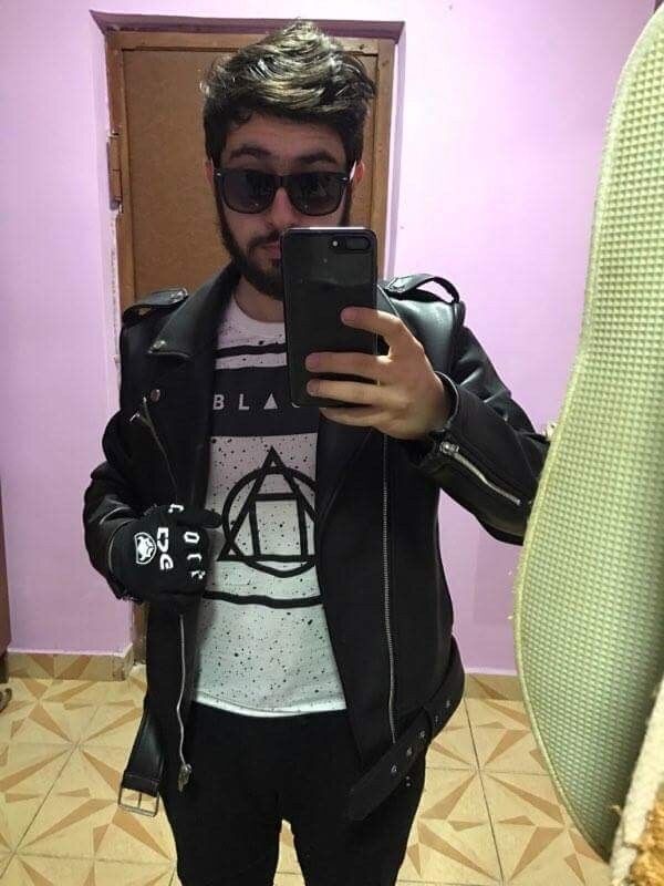  10662146  Hrach, 30 ,    