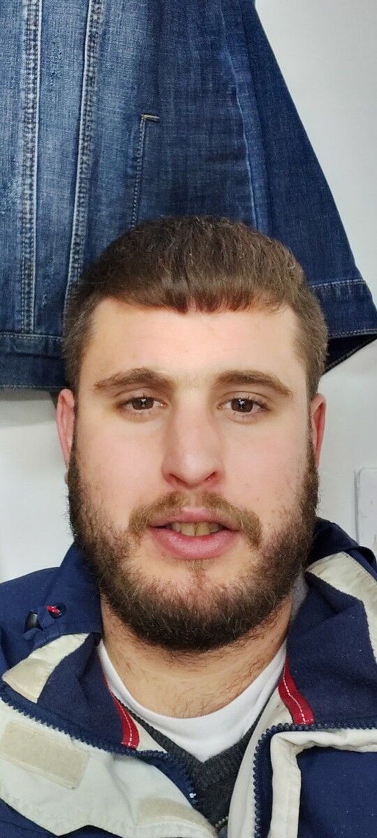  18506356  Adrian, 33 ,    