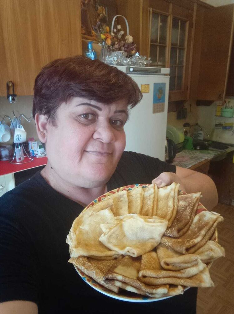  ,   Elvira, 32 ,   ,   