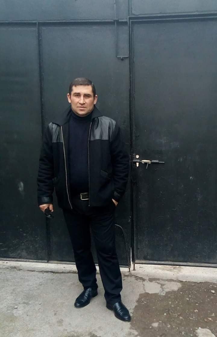  ,   Artur, 46 ,  
