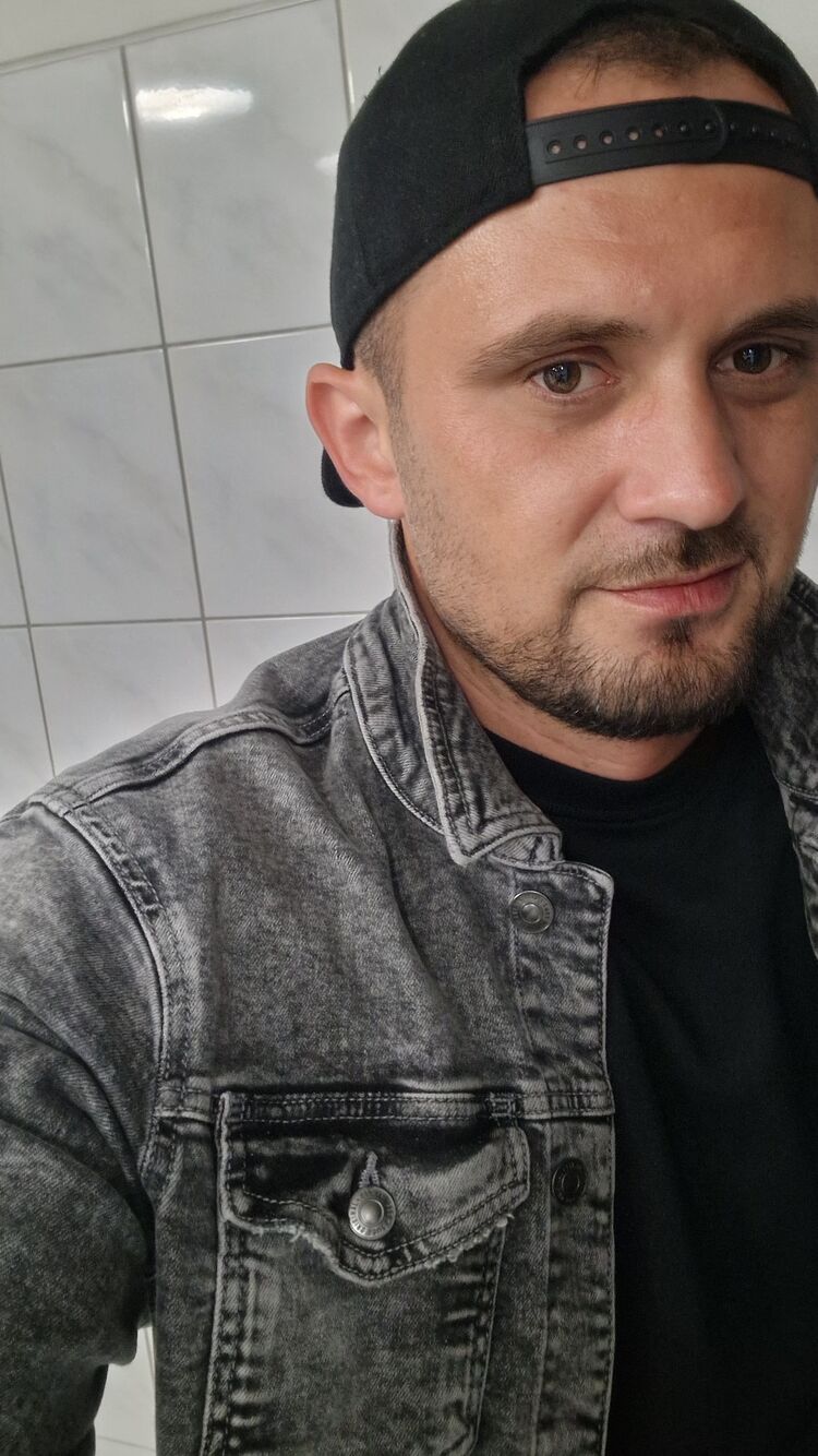  ,   Andrej, 31 ,   ,   