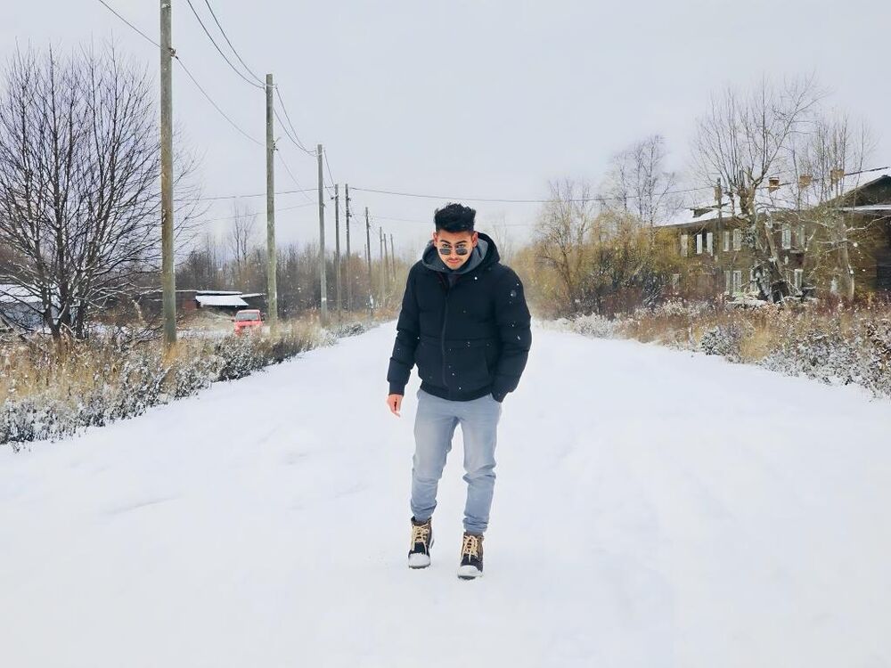  40788826  Saurabh, 22 ,    