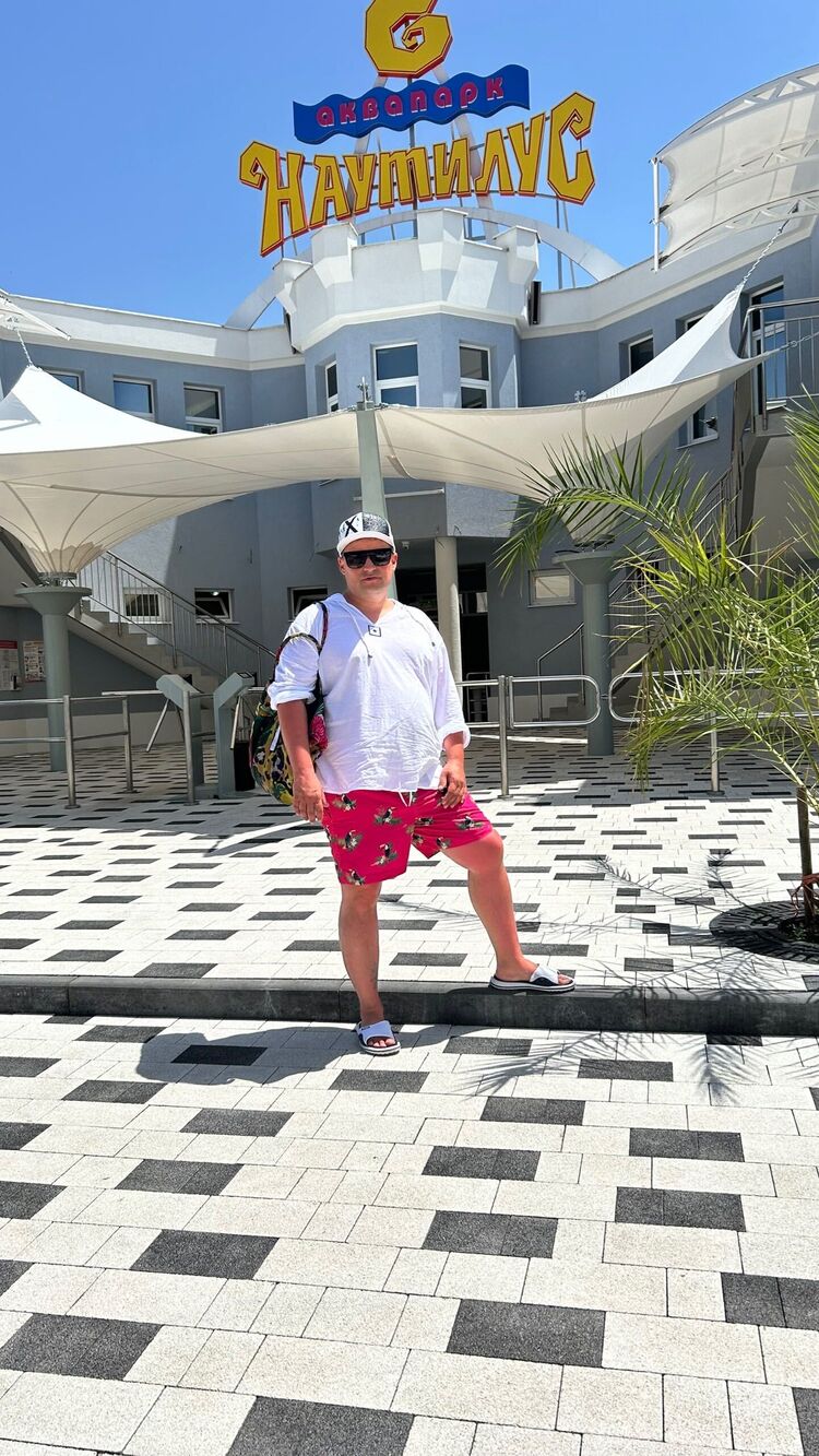  ,   Denis, 48 ,     , c 