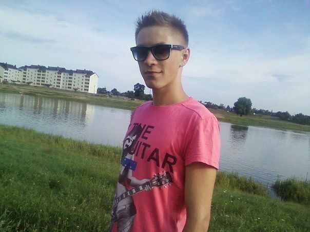  4400246  Artem, 32 ,    