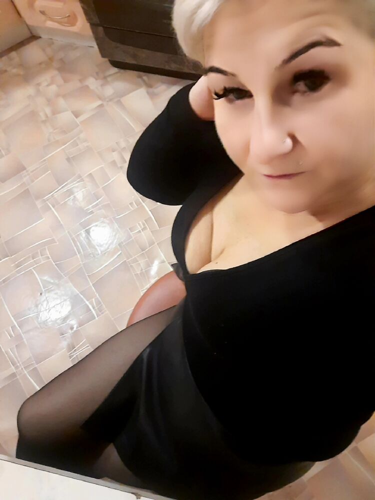  49765396  Elena, 48 ,    